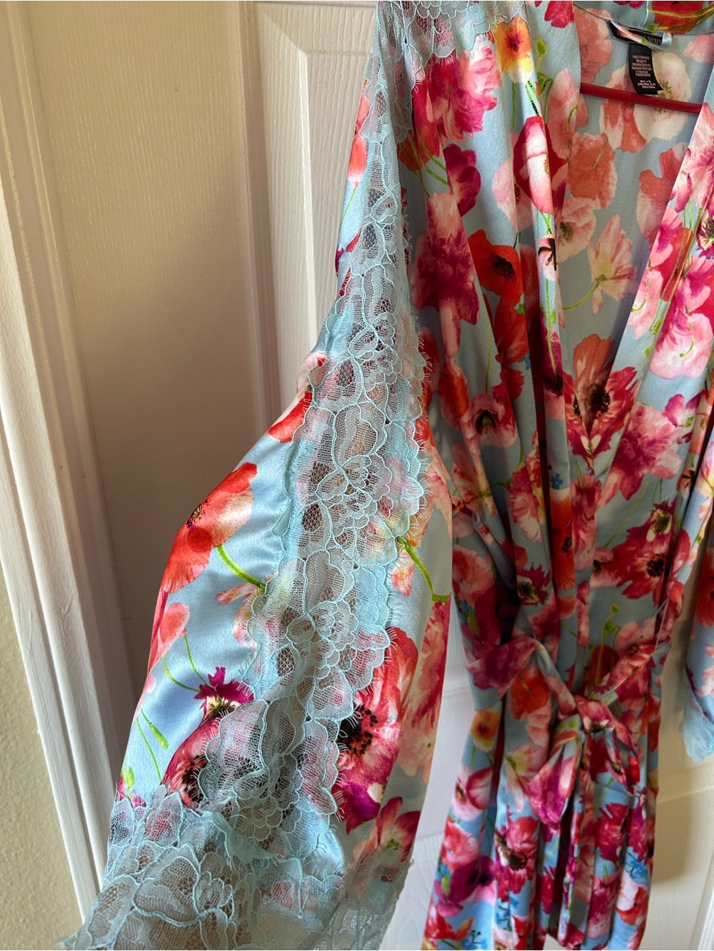 VS Floral Robe - Picture 5 of 6